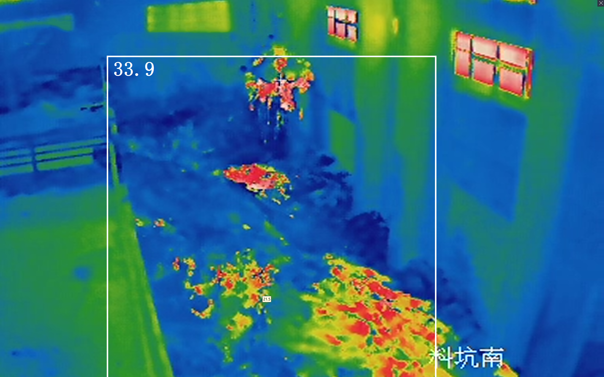 機械爪抓散高溫垃圾